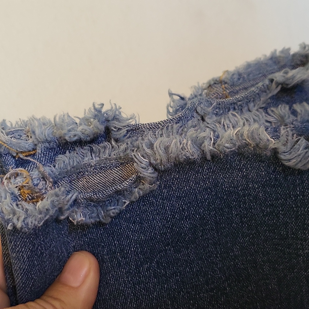 Copperflash High Rise Slim Straight Frayed Hem Jeans. Size 6 - Picture 9 of 16
